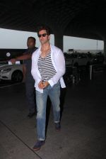 Hrithik Roshan snapped as they leave for Hyderabad on 31st July 2016